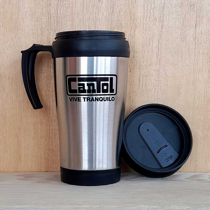 jarro mug plateado y tapa negra con logotipo cantol merchandising