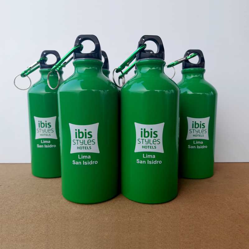 tomatodo metálico verde con logotipo ibis styles merchandising